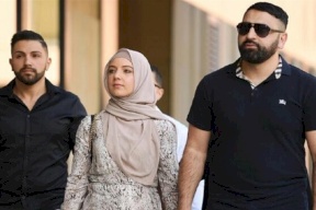 أسترالي داس على رأس امرأة مسلمة حامل ولكمها.. هذا كان مصيره