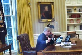 لأول مرة منذ مرضه.. ترامب يدخل المكتب البيضاوي