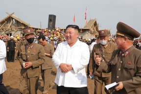 صواريخ وكمامات.. عرض عسكري لكوريا الشمالية رغم مخاوف كورونا