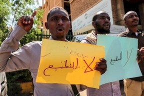 السودان: العلاقات مع إسرائيل خاضعة للنقاش