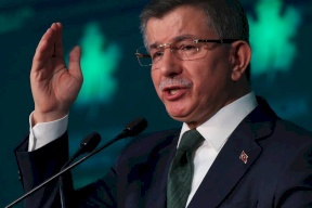 أحمد داوود أوغلو: أردوغان وأسرته أكبر مصيبة حلت بتركيا