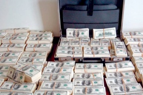 قناة اسرائيلية: جهود تبذل لتحويل 100 مليون دولار الى قطاع غزة 