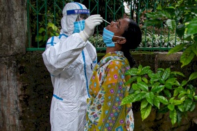 لماذا تُسجل الهند إصابات كثيرة بكورونا ووفيات قليلة؟