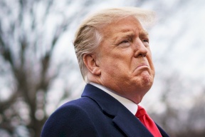 صحيفة إسرائيلية: تصرفات ترامب تثير التساؤل.. هل يتناول منشطات؟