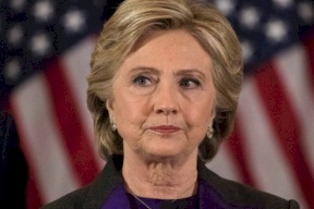 مسؤول عربي يُقاضي هيلاري كلينتون بتهمة "نشر الدمار" في بلاده