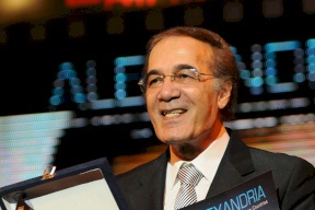 محمود ياسين.. وفاة الفنان صاحب الصوت الرخيم