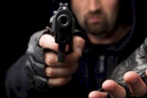 مصادر: سطو مسلح على سيارة بعناتا والخسائر 200 ألف شيقل