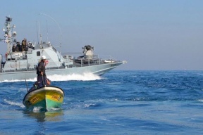 إصابة صيادين برصاص بحرية الاحتلال قبالة سواحل شمال قطاع غزة