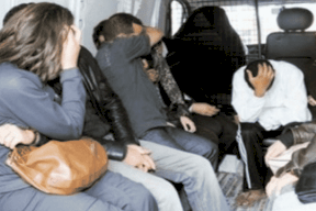 فضيحة جديدة في مصر: القبض على شبان وفتيات أثناء ممارسة جنس جماعي داخل سيارة