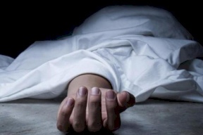 توفي بظروف غامضة.. نقل جثة مواطن لمشفى يطا