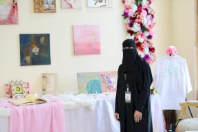 صورة: سعودية ترسم بالقهوة تدخل موسوعة غينيس