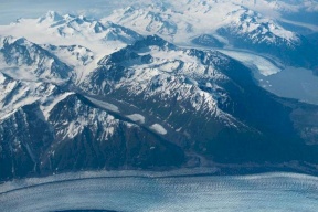 تحذير من تسونامي عقب زلزال قوي يضرب ألاسكا