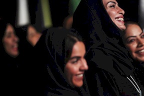 إماراتية تخدع صديقتها المطلقة بطريقة لا تخطر على بال الشيطان نفسه!