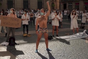 برشلونة: الأطباء بتعرون رفضاً لظروف عملهم