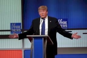 "صوتوا لترامب وإلا!".. رسائل تهديد تصل الأمريكيين