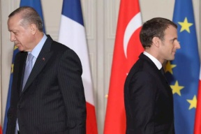 فرنسا تستدعي سفيرها بتركيا للتشاور وتهاجم أردوغان