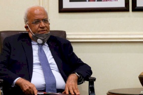 عائلة عريقات: الوضع الصحي للدكتور صائب حرج جدا