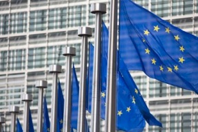 الاتحاد الأوروبي: نقف مع فرنسا و"نأسف" لدعوات المقاطعة