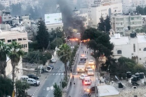 فيديو| "فلتان" أمام مخيم الأمعري... تخريبٌ وحجارة على الأمن!