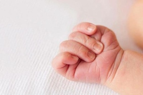 جريمة بشعة تهز مصر.. رضيع مات جوعاً وتحلل جسده