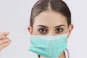 أمريكا.. امرأة تطعن موظفاً 27 مرة لطلبه منها ارتداء الكمامة