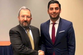 مرشح للكونغرس من أصل فلسطيني يثير الجدل بصورة مع باراك