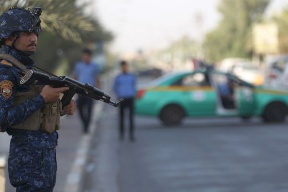 العراق: اعتقال رجلين هتكا عرض طفلة يتيمة