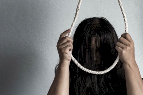 حدث بغزة..فتاة 15  عاما  تشنق نفسها بواسطة حبل بمنزلها!