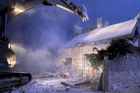 صور: الاحتلال يهدم منزل أسير في روجيب شرق نابلس 