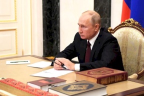 شاهد بوتين يقرأ القرآن الكريم