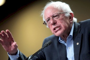 ساندرز تنبأ قبل أسبوعين بدقة متناهية بتطورات الانتخابات الأمريكية!