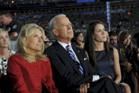 ابنة بايدن.. نصيرة العدالة الاجتماعية وخبيرة الأزياء