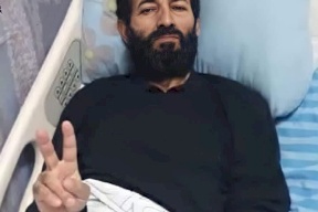 الأسير ماهر الأخرس ينتصر ويعلق الإضراب