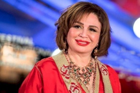 مي العيدان تسخر من إطلالة إلهام شاهين في الجونة