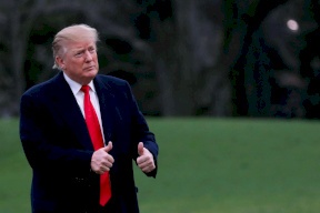 شاهد- ترامب يغادر البيت الأبيض للمرة الأولى منذ الانتخابات.. بملابس الغولف!