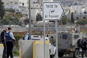 الاحتلال يطلق النار على فلسطيني قرب الخليل