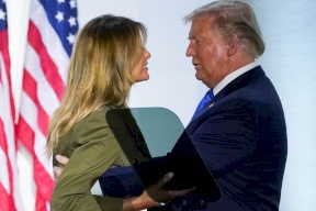 ميلانيا تقدم نصيحة لزوجها ترامب .. ماذا قالت له؟