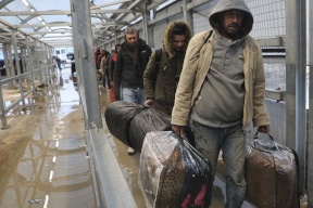 ملايين الشواقل يجنيها "سماسرة التصاريح" من جيوب العمال