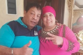مطرب مصري مشهور يثير الجدل بإعلان وفاة شقيقته وهي حية ترزق