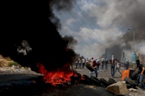 بذكرى عرفات .. إصابات واعتقالات بمواجهات في الخليل والبيرة