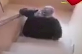 فيديو: شاب يُذل والدته القعيدة لارضاء زوجته