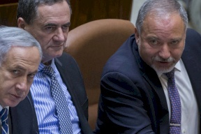 وزير اسرائيلي يهدد غزة وليبرمان يتهم حكومته بالفشل أمام  المقاومة