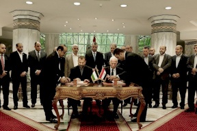 صحيفة تكشف: هذا ما يتم بحثه بين قيادتي فتح وحماس في القاهرة