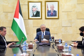 الحكومة: مستمرون في دفع مساعدات أسر الشهداء والأسرى