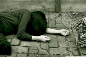 من الحب ما قتل.. عشيق يلقي بمحبوبته من الطابق السابع