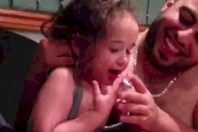 تعيش في أستراليا والمتهم صديق أمها.. القصة الكاملة لـ"طفلة الحشيش"