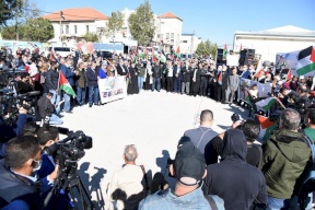 صور: بدء التظاهرة ضد زيارة بومبيو لمستوطنة بساغوت