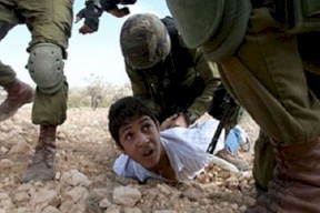 يوم الطفل العالمي.. الاحتلال اعتقل 400 طفل فلسطيني هذا العام