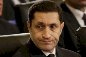 رد ساخر من علاء مبارك على صورة محمد رمضان والمطرب الإسرائيلي