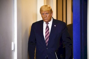 بقضايا تزوير مالي وإعتداءات جنسية.. ترامب سينهي رئاسته وقد يجد نفسه في السجن؟!